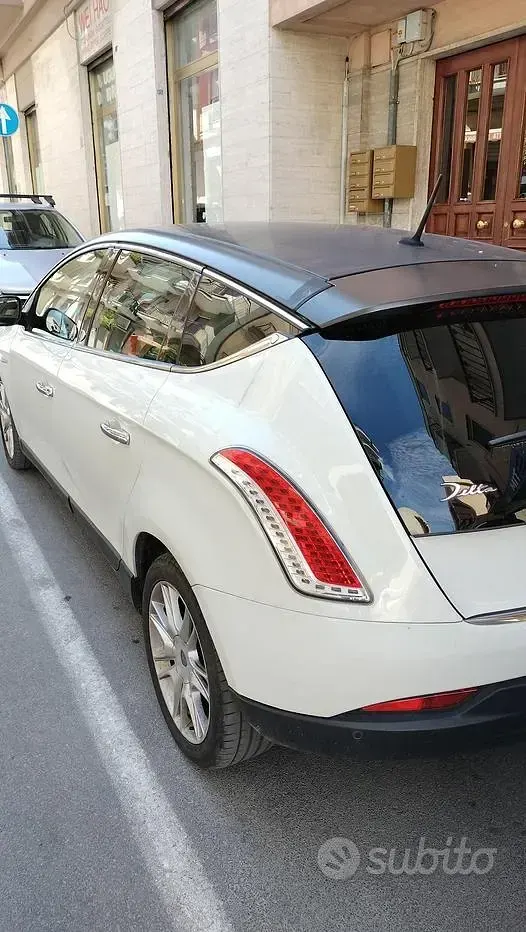 Usata Lancia Delta 120 CV (88 kW) 2010 Utilitaria