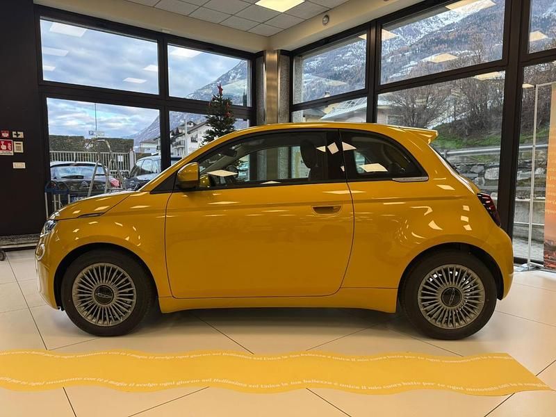 Nuova Fiat 500 Pop 88 CV (64 kW) 2025 Blu Utilitaria