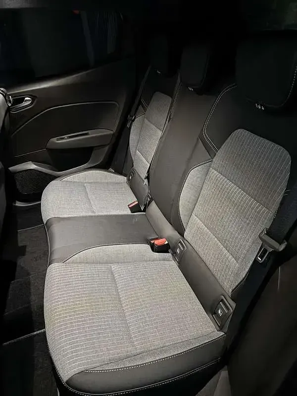 Usata Renault Clio V Techno 101 CV (74 kW) 2025 Berlina