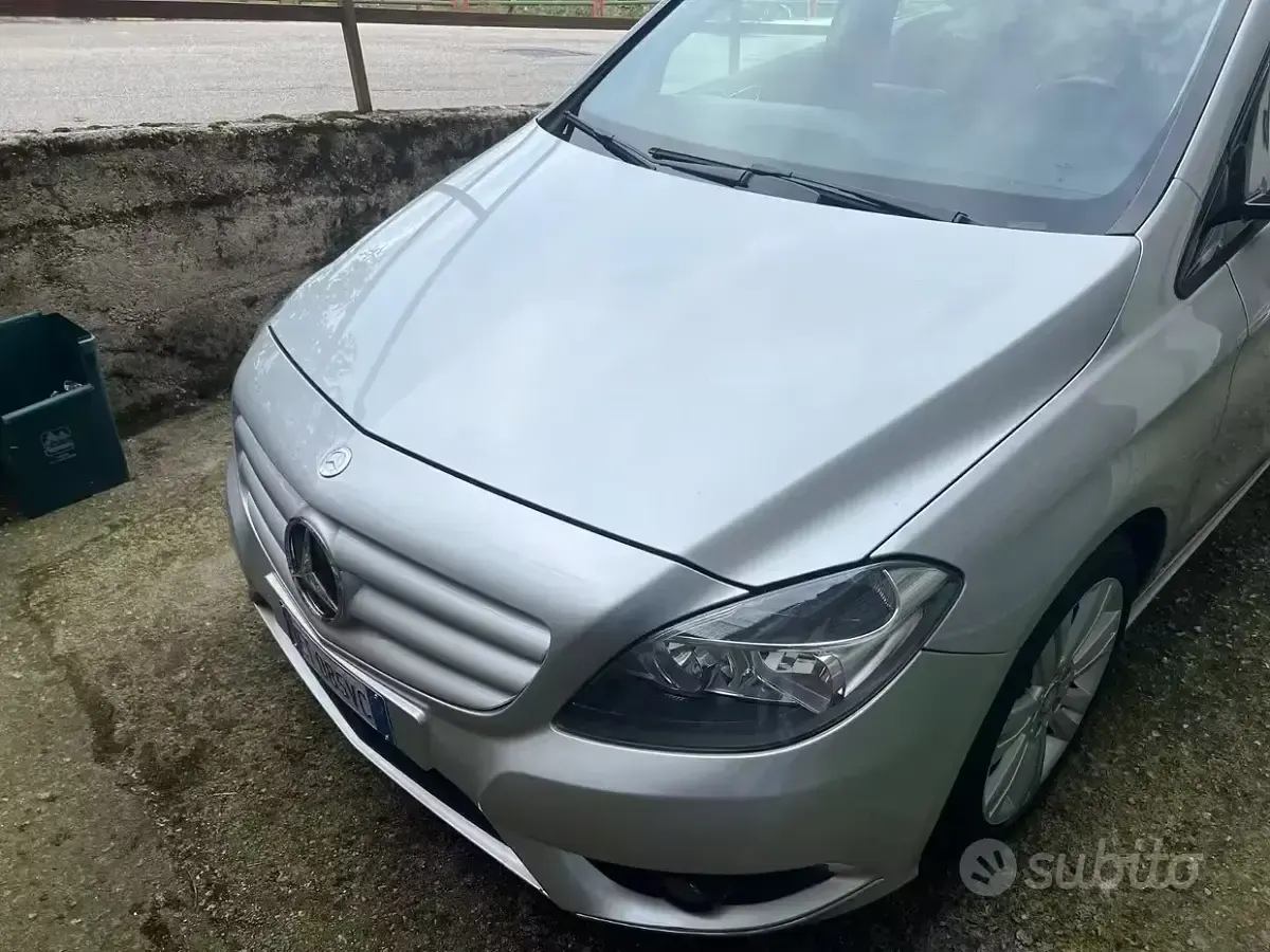 Usata Mercedes B180 109 CV (80 kW) 2014 Grigio Utilitaria