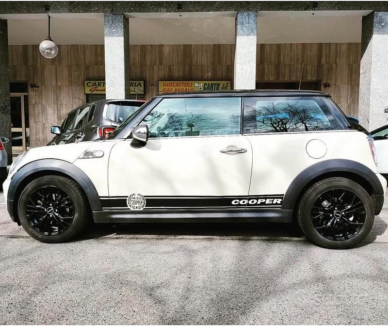 Bianco Usata 2010 Mini Cooper Due volumi | 2100 € - Immagine 1/4