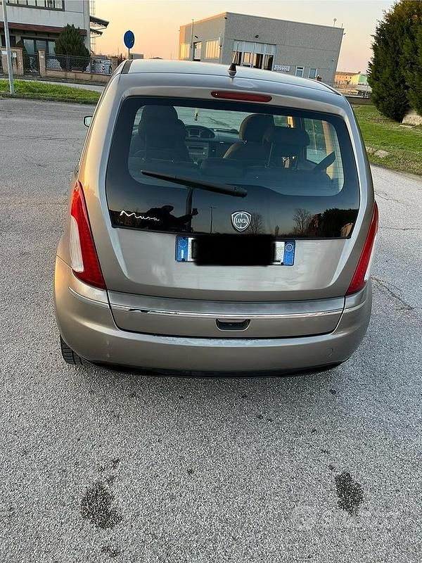 Usata Lancia Musa 2008 Grigio Monovolume