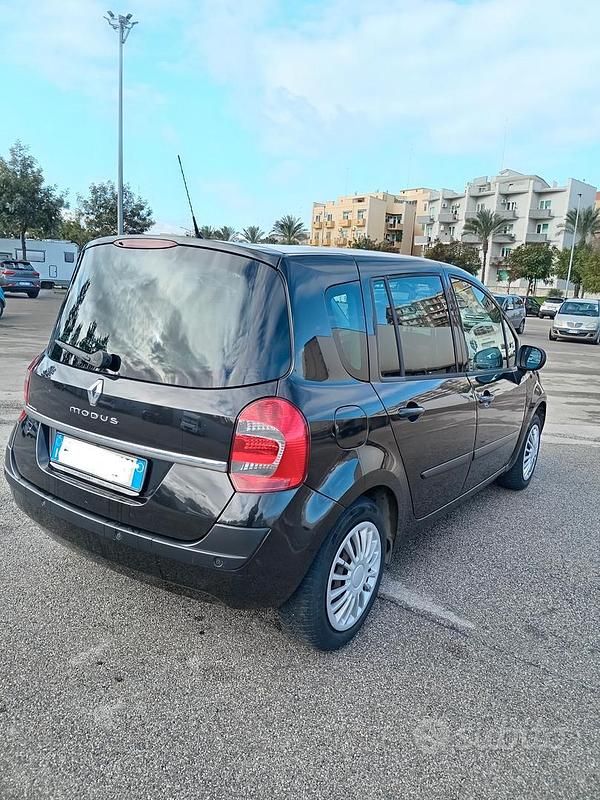 Usata Renault Modus 90 CV (66 kW) 2011 Nero Monovolume