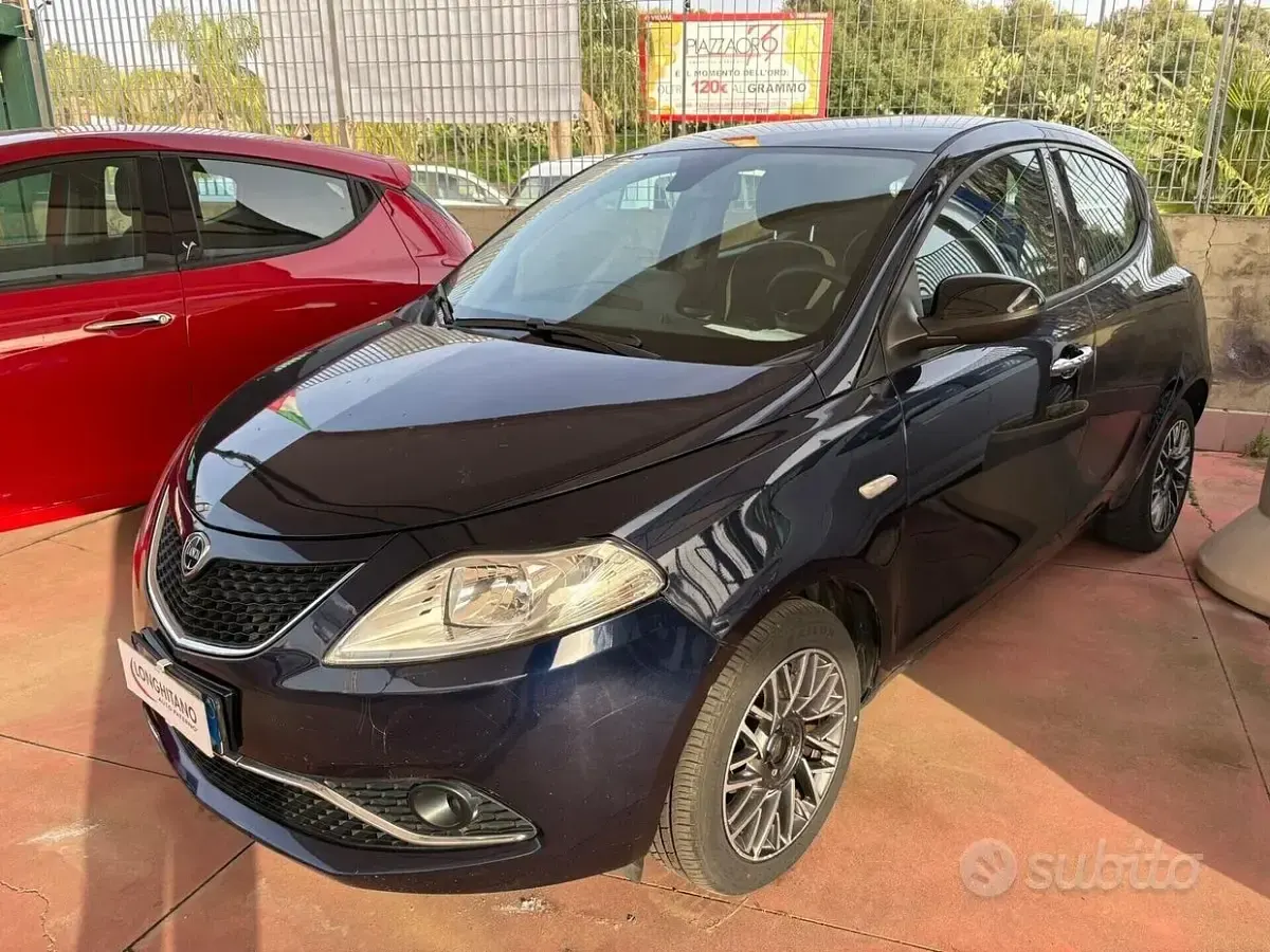 Usata Lancia Ypsilon Silver 69 CV (50 kW) 2017 Viola Utilitaria