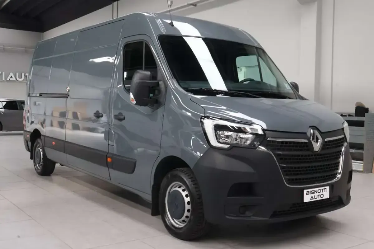 Usata Renault Master 135 CV (99 kW) 2022 Grigio Monovolume