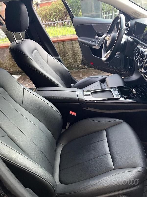 Usata Mercedes A180 116 CV (85 kW) 2023 Nero Berlina