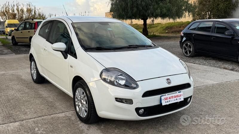 Usata Fiat Punto Easy 77 CV (56 kW) 2012 Bianco Utilitaria