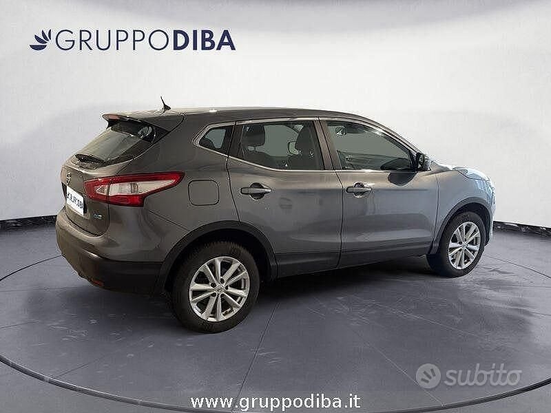 Usata Nissan Qashqai Acenta 110 CV (80 kW) 2016 Grigio SUV
