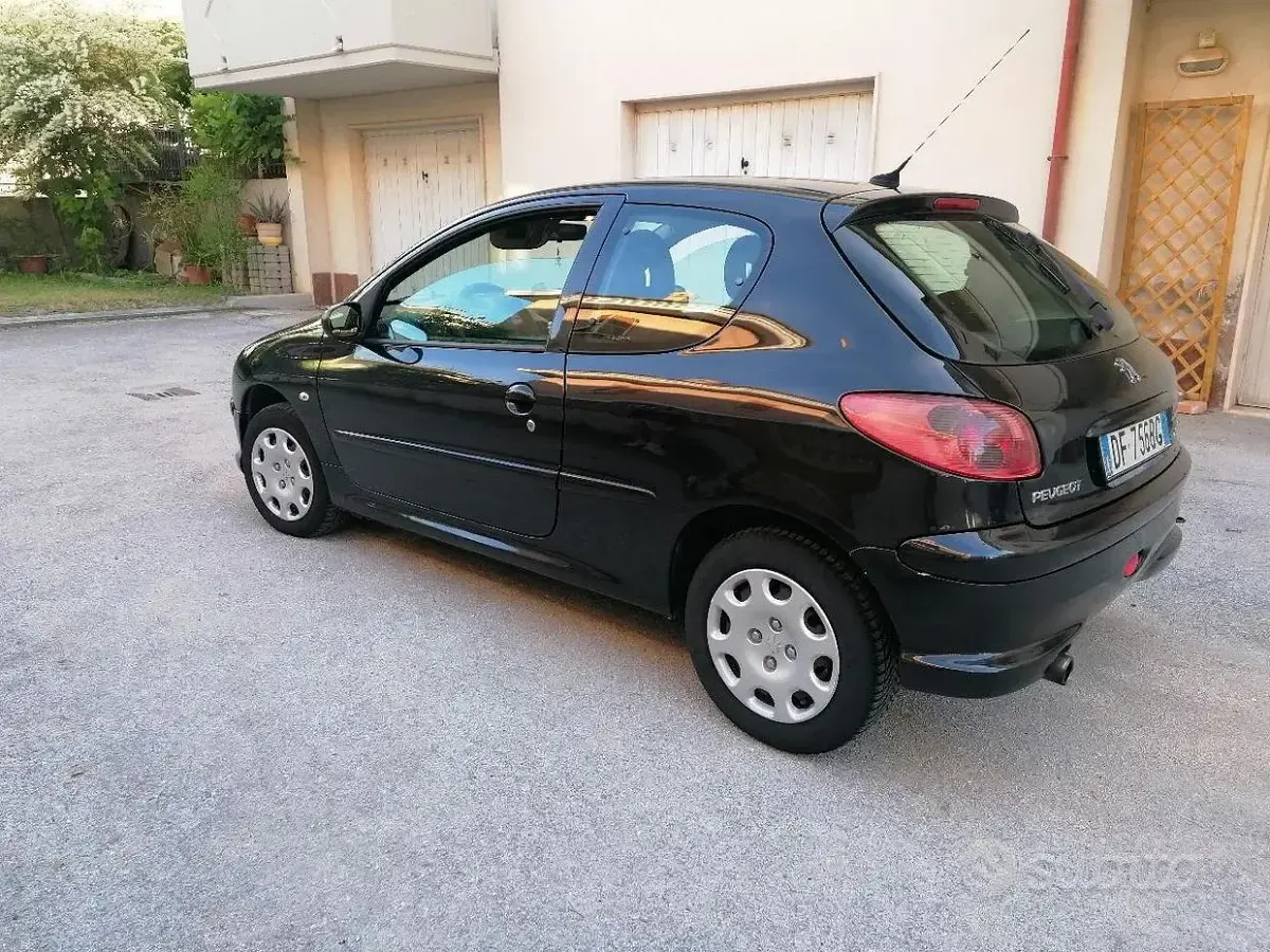 Usata Peugeot 206 88 CV (64 kW) 2007 Nero Berlina
