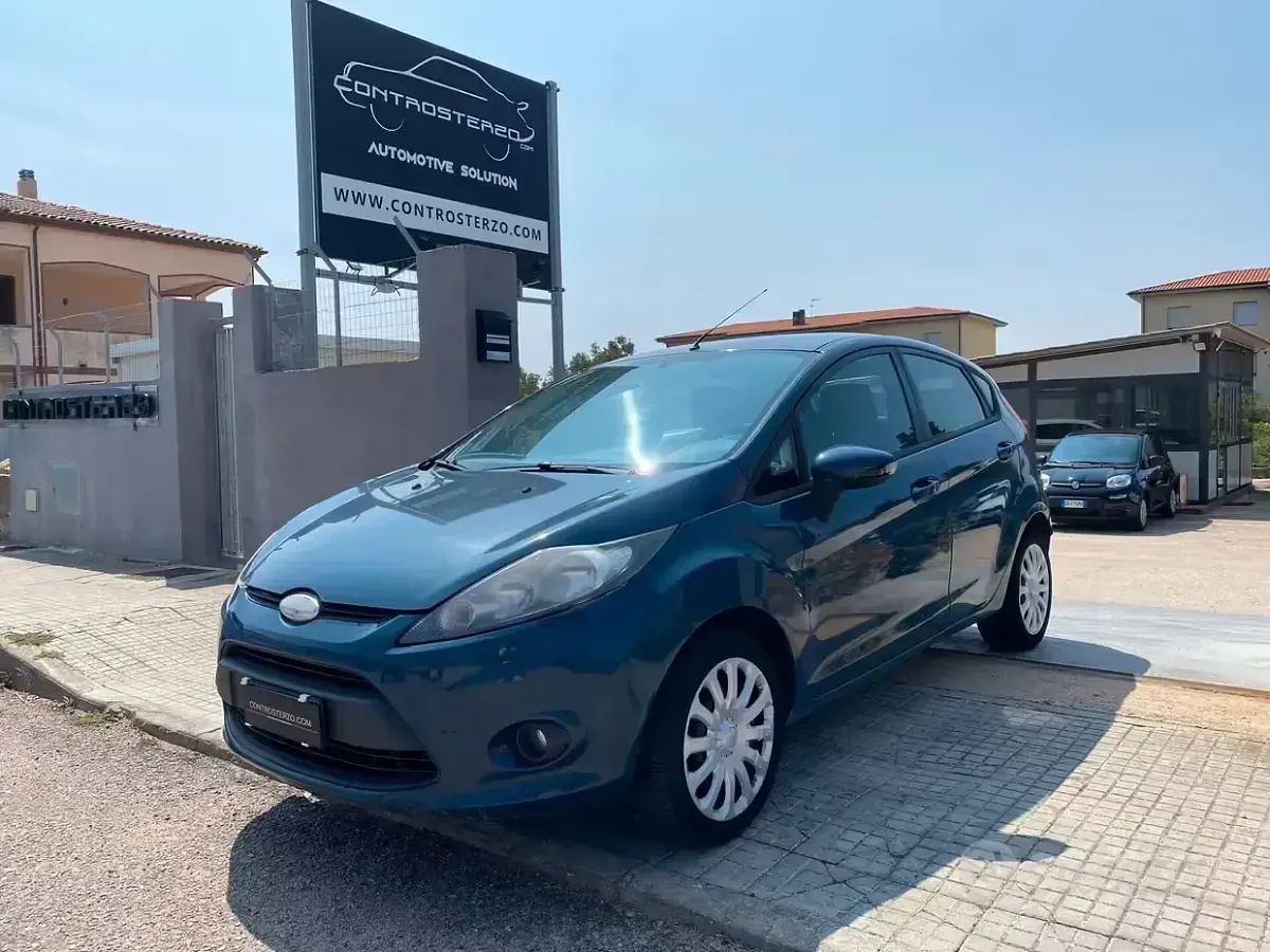 Usata Ford Fiesta 75 CV (55 kW) 2011 Grigio Utilitaria