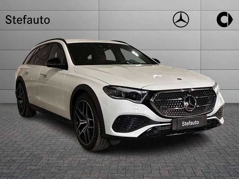 Bianco opalite magno Nuova 2025 Mercedes E220 Premium Station wagon | 70.900 € - Immagine 1/4