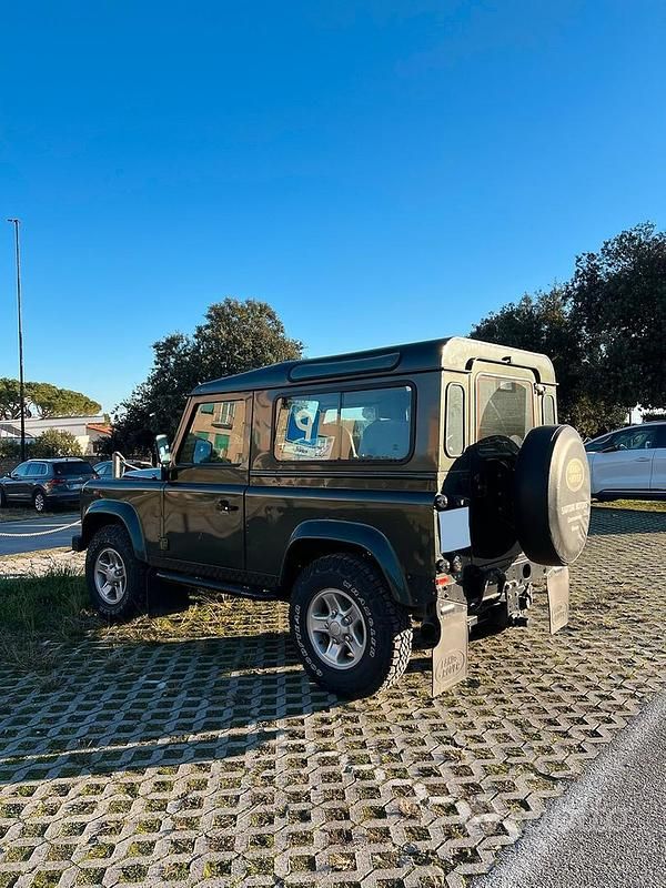Usata Land Rover Defender SE 122 CV (89 kW) 2006 Verde Station wagon