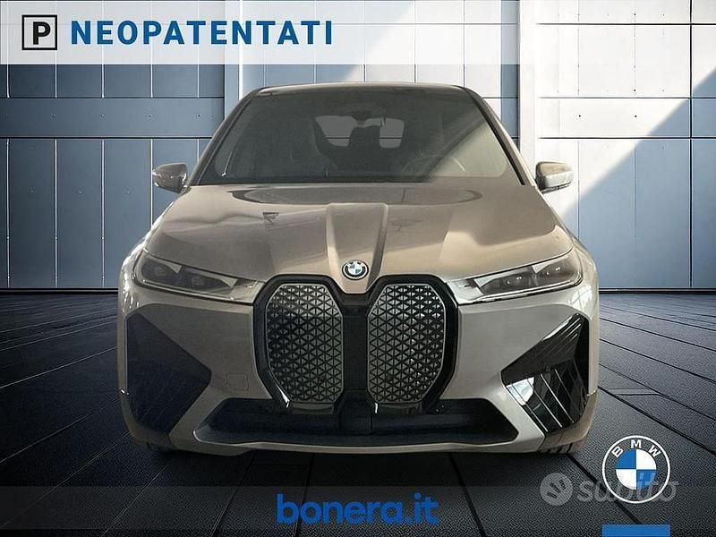 Usata BMW iX Comfort Edition 239 kW (326 CV) 2023 Grigio SUV