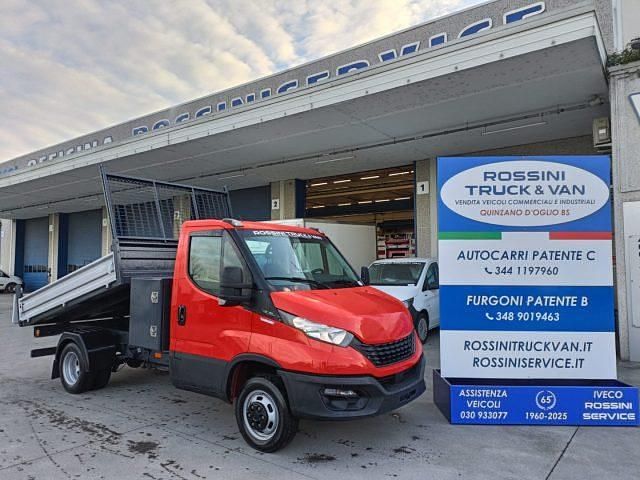 Usata Iveco 35.12 120 CV (88 kW) 2020 Rosso Furgone