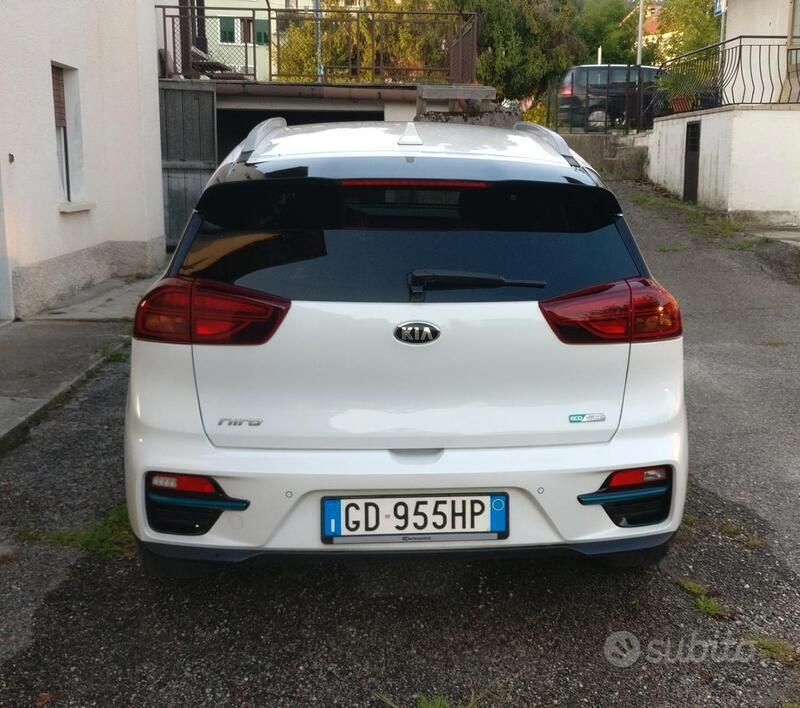 Usata Kia e-Niro Style 28 kW (39 CV) 2021 Bianco SUV