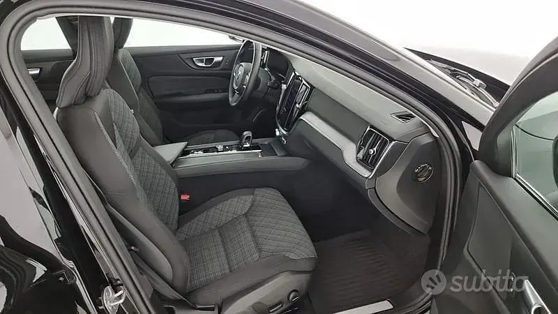 Usata Volvo V60 Ultimate 197 CV (144 kW) 2023 Nero Station wagon