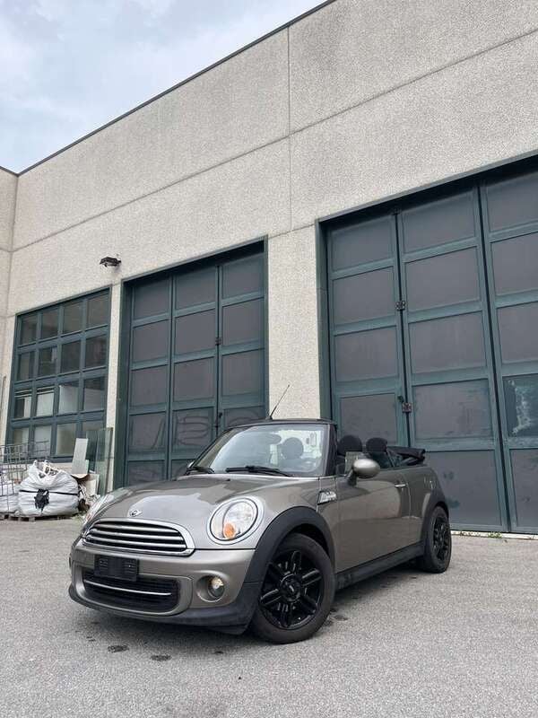 Usata Mini Cooper Cabriolet 122 CV (89 kW) 2013 Bronzo Cabrio