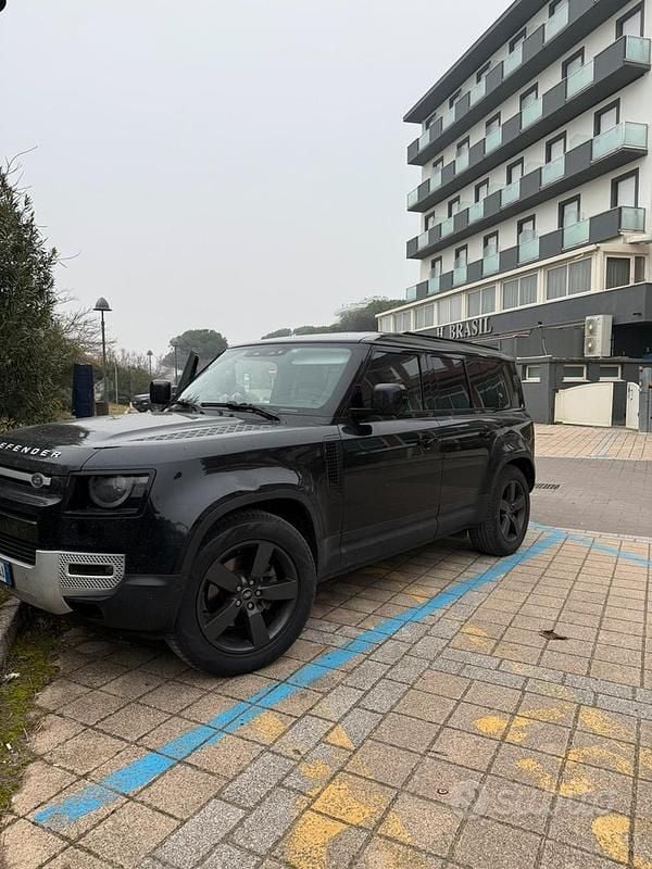 Usata Land Rover Defender SE 200 CV (147 kW) 2023 Nero SUV