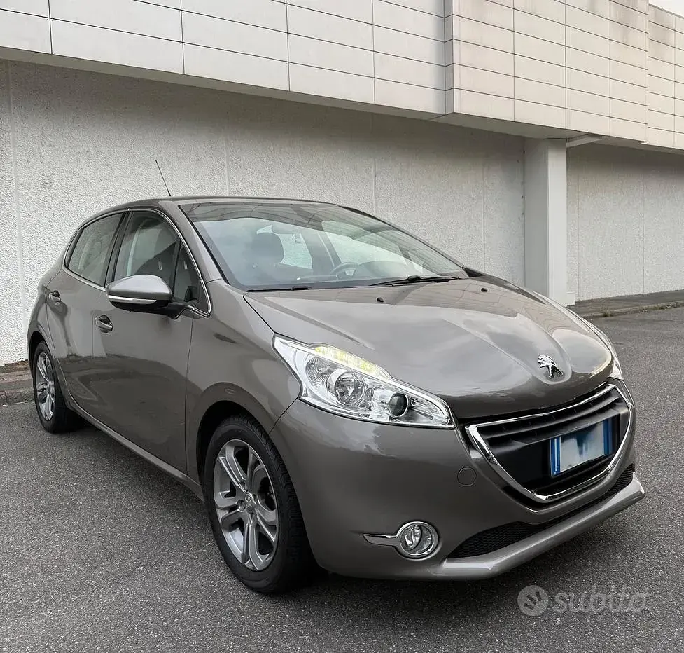Usata Peugeot 208 Access 68 CV (50 kW) 2014 Marrone Utilitaria