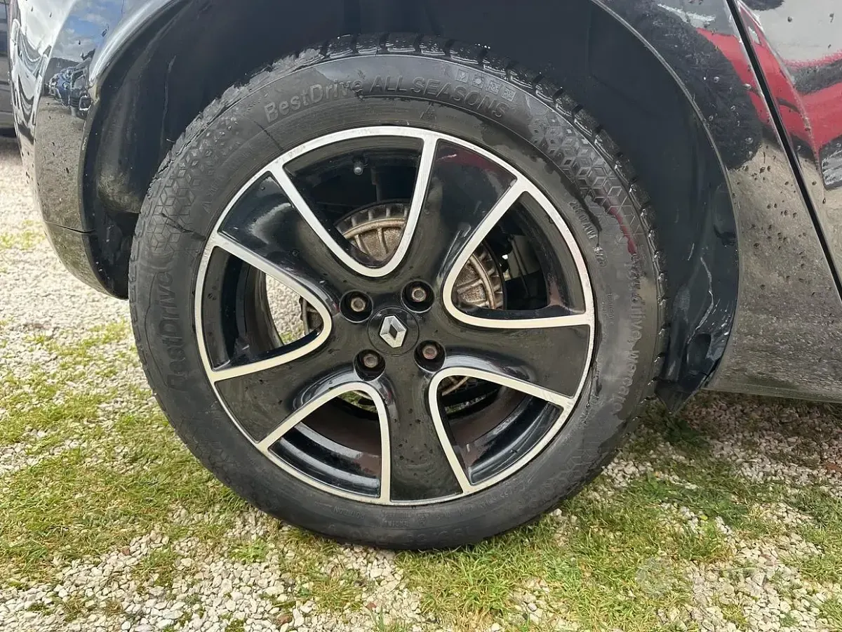 Usata Renault Clio IV Intens 90 CV (66 kW) 2016 Nero Berlina