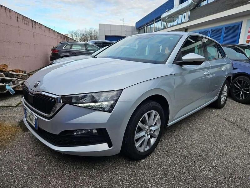Usata Skoda Scala Ambition 116 CV (85 kW) 2020 Argento Utilitaria
