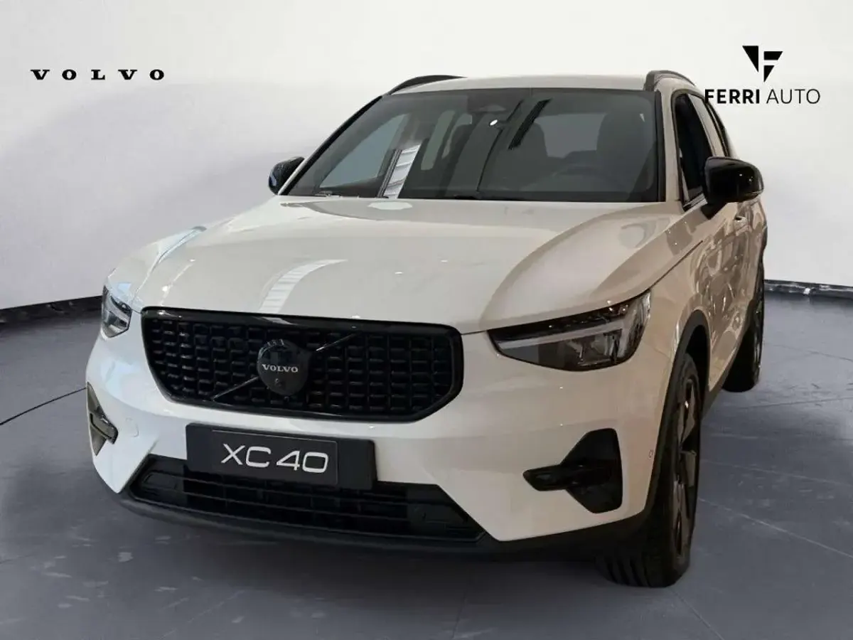 Nuova Volvo XC40 Plus 163 CV (119 kW) 2026 Bianco SUV