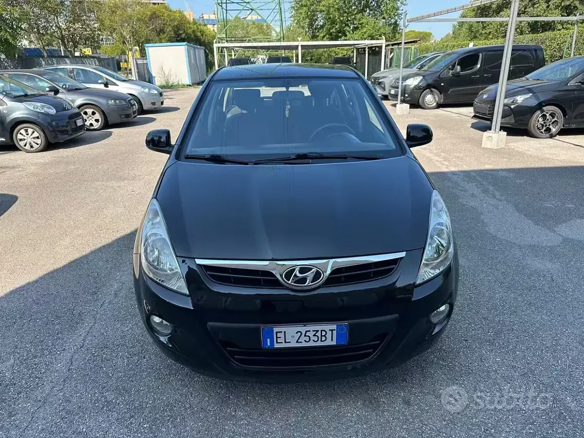 Usata Hyundai i20 Comfort 78 CV (57 kW) 2011 Nero Utilitaria