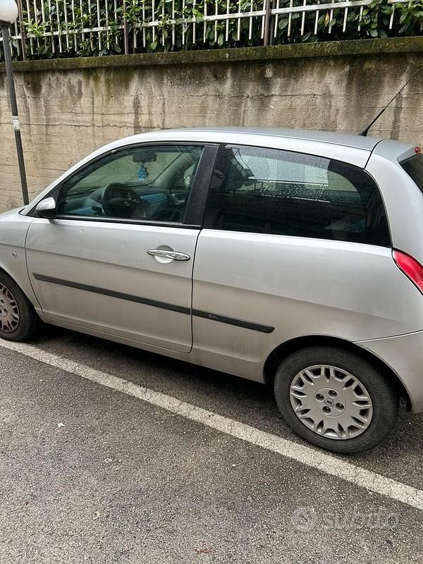 Usata Lancia Ypsilon 75 CV (55 kW) 2006 Grigio Utilitaria