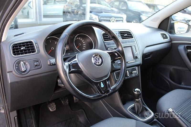Usata VW Polo Comfortline 75 CV (55 kW) 2017 Grigio Berlina