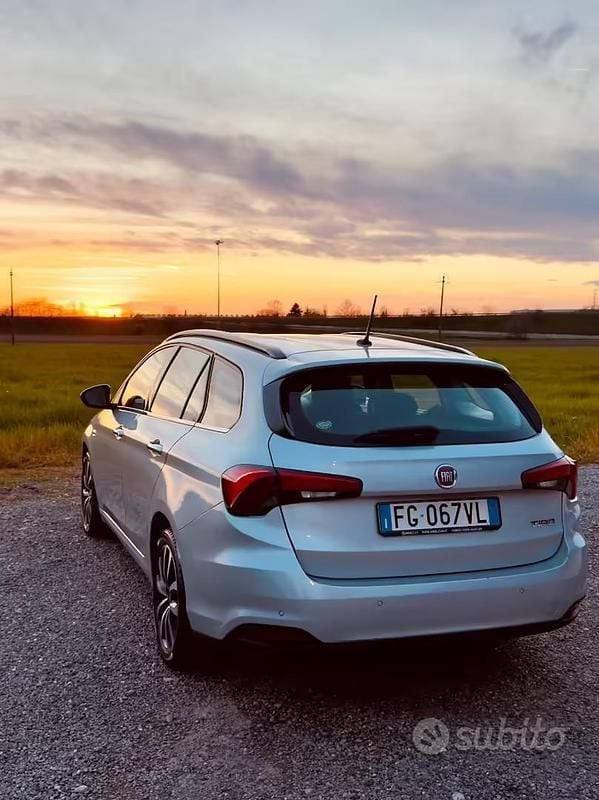 Usata Fiat Tipo Business 120 CV (88 kW) 2016 Grigio Station wagon
