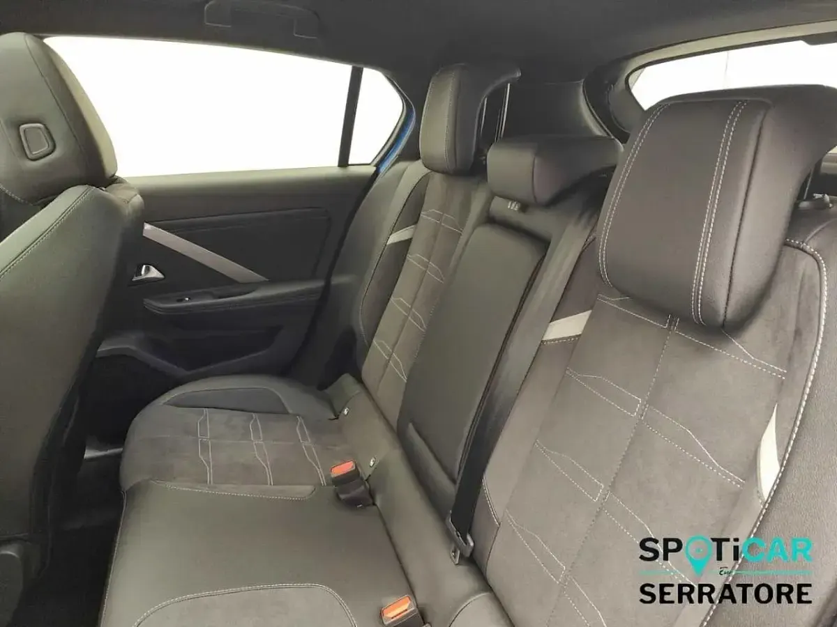 Usata Opel Astra 114 kW (156 CV) 2023 Blu Utilitaria