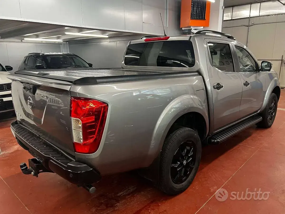 Usado Nissan Navara N-Guard 190 CV (139 kW) 2021 Gris Pickup/Camioneta
