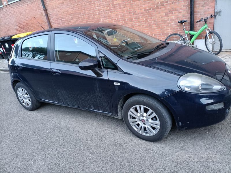 Usata Fiat Punto 75 CV (55 kW) 2015 Blu Utilitaria