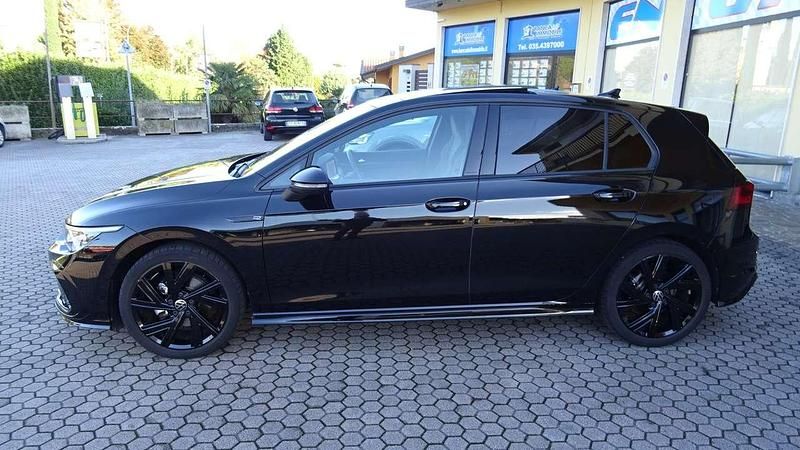 Nero metallizzato Usata 2024 VW Golf VIII R-line Tre volumi | 31.900 € (Cara) - Immagine 1/4