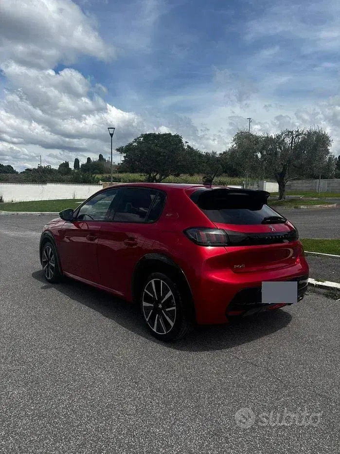 Usata Peugeot 208 GT 101 CV (74 kW) 2022 Rosso Utilitaria