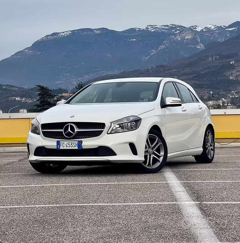 Usata Mercedes A180 Premium 122 CV (89 kW) 2016 Bianco Berlina