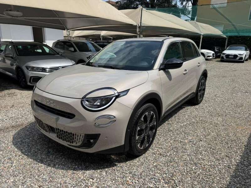 Beige Nuova 2025 Fiat 600 La Prima SUV | 25.300 € - Immagine 1/4