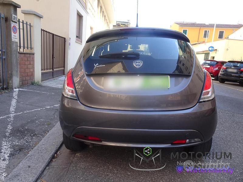 Usata Lancia Ypsilon 69 CV (50 kW) 2018 Grigio scuro Utilitaria