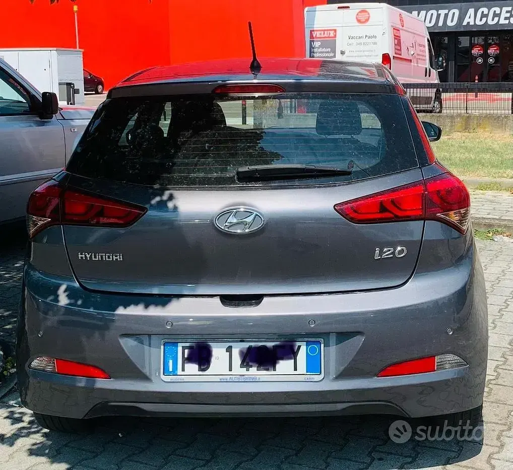 Usata Hyundai i20 90 CV (66 kW) 2015 Grigio Berlina