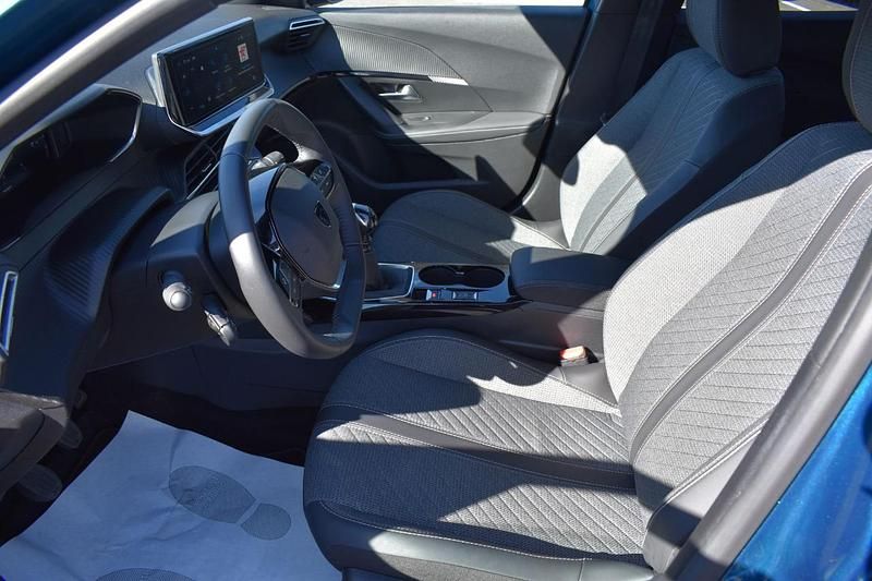 Usata Peugeot 2008 Allure 101 CV (74 kW) 2025 Blu SUV