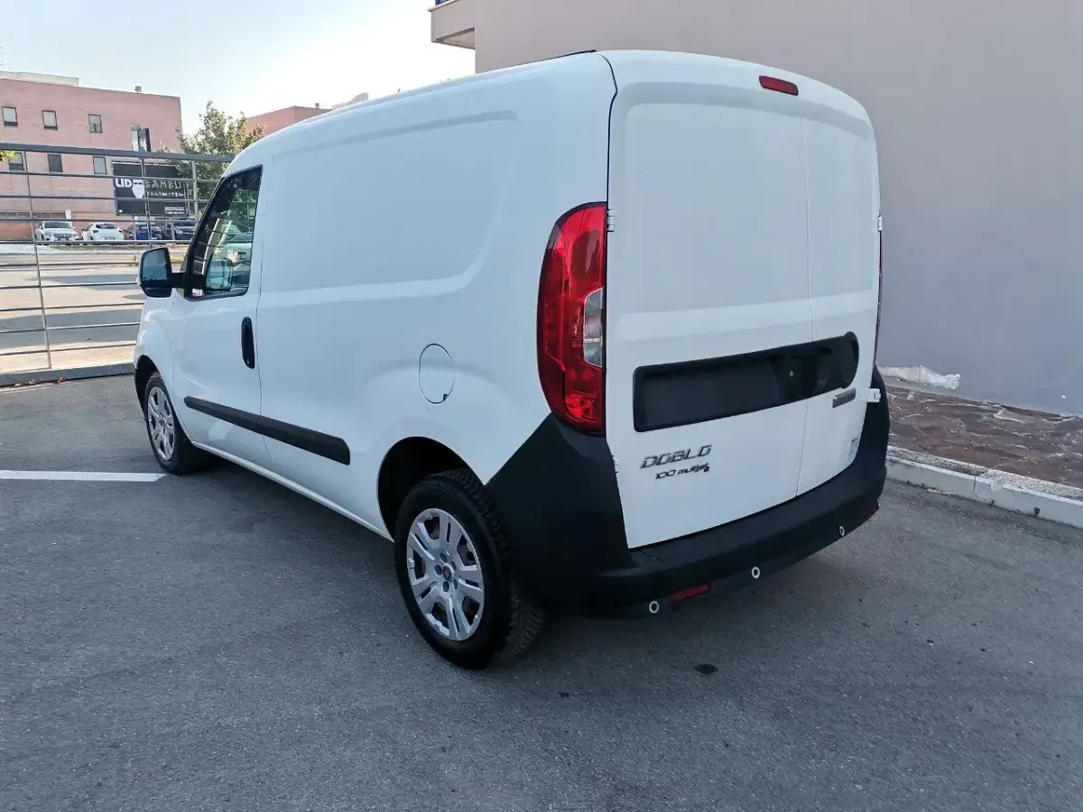 Usata Fiat Doblò Easy 104 CV (76 kW) 2017 Bianco Monovolume
