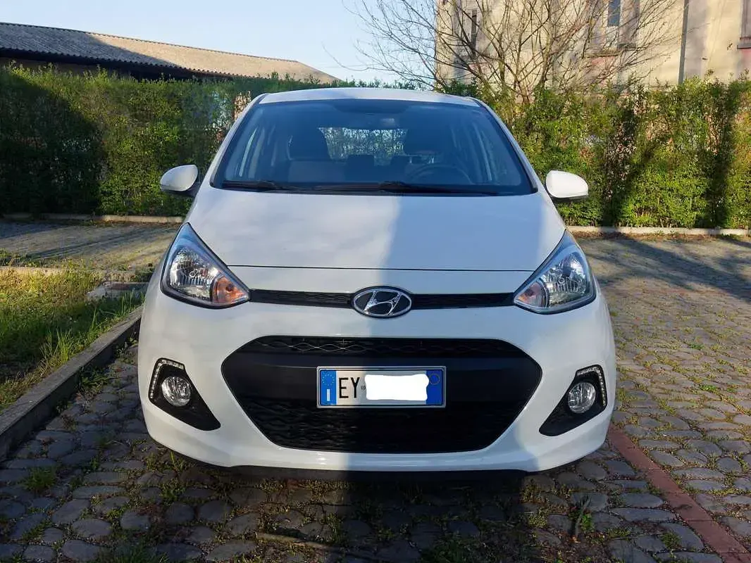 Usata Hyundai i10 Edition 67 CV (49 kW) 2015 Bianco Utilitaria