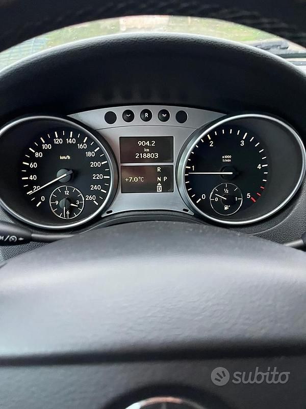 Usata Mercedes ML320 224 CV (164 kW) 2007 Grigio SUV