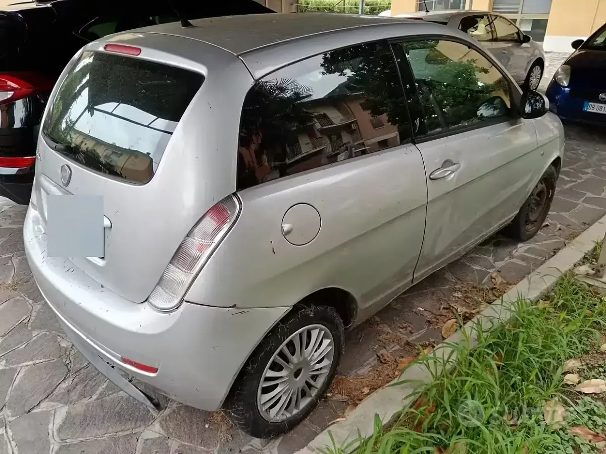 Usata Lancia Ypsilon 60 CV (44 kW) 2010 Grigio Utilitaria