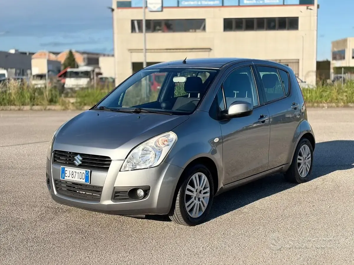 Usata Suzuki Splash 65 CV (47 kW) 2011 Grigio Utilitaria