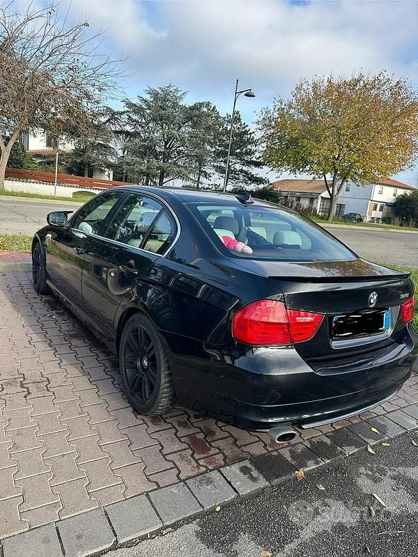 Usata BMW 320 184 CV (135 kW) 2010 Nero Berlina