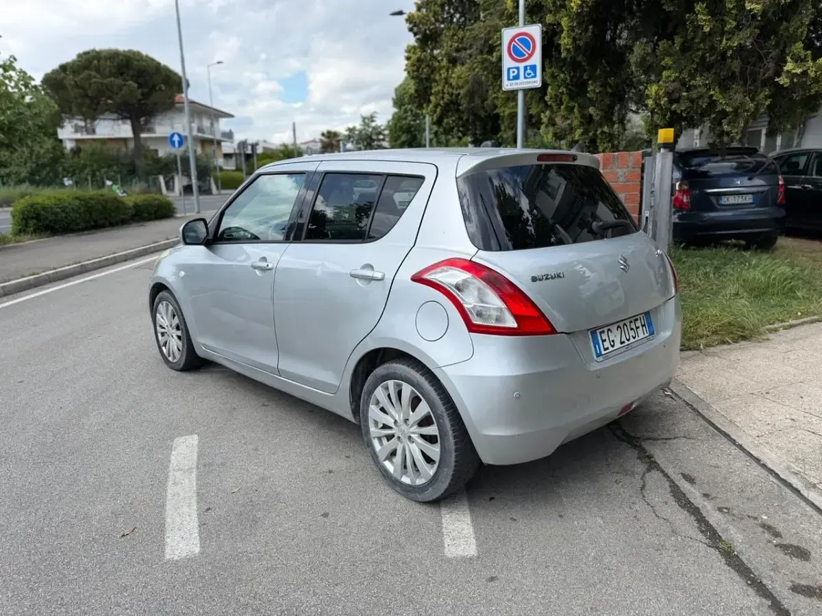 Usata Suzuki Swift GL 92 CV (67 kW) 2010 Argento Utilitaria