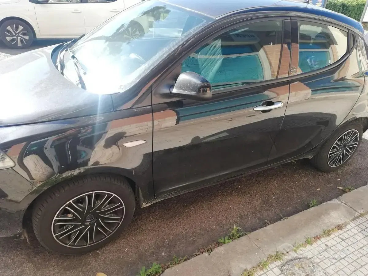 Usata Lancia Ypsilon 60 CV (44 kW) 2021 Nero Utilitaria