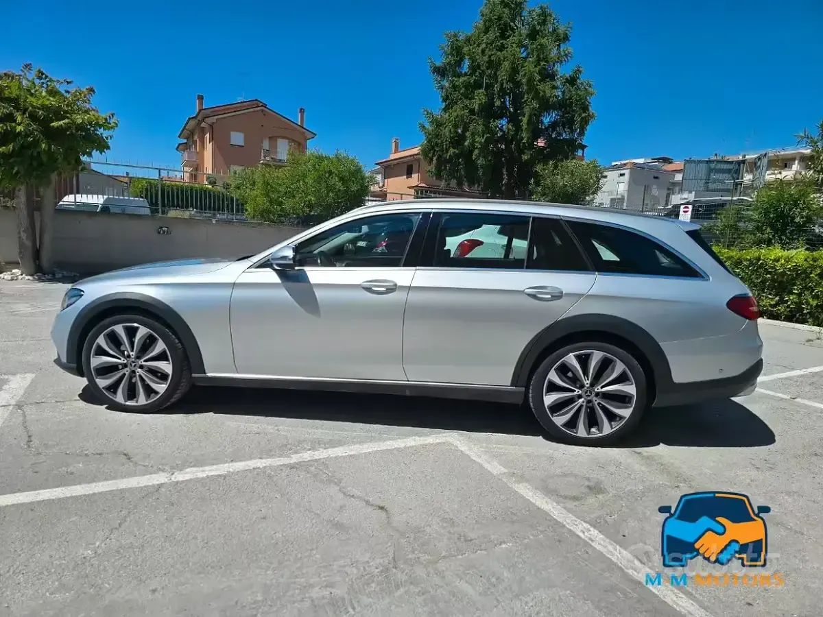 Usata Mercedes E220 Premium 194 CV (142 kW) 2017 Grigio Station wagon