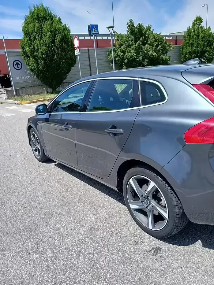 Usata Volvo V40 R-Design 2014 Grigio Station wagon
